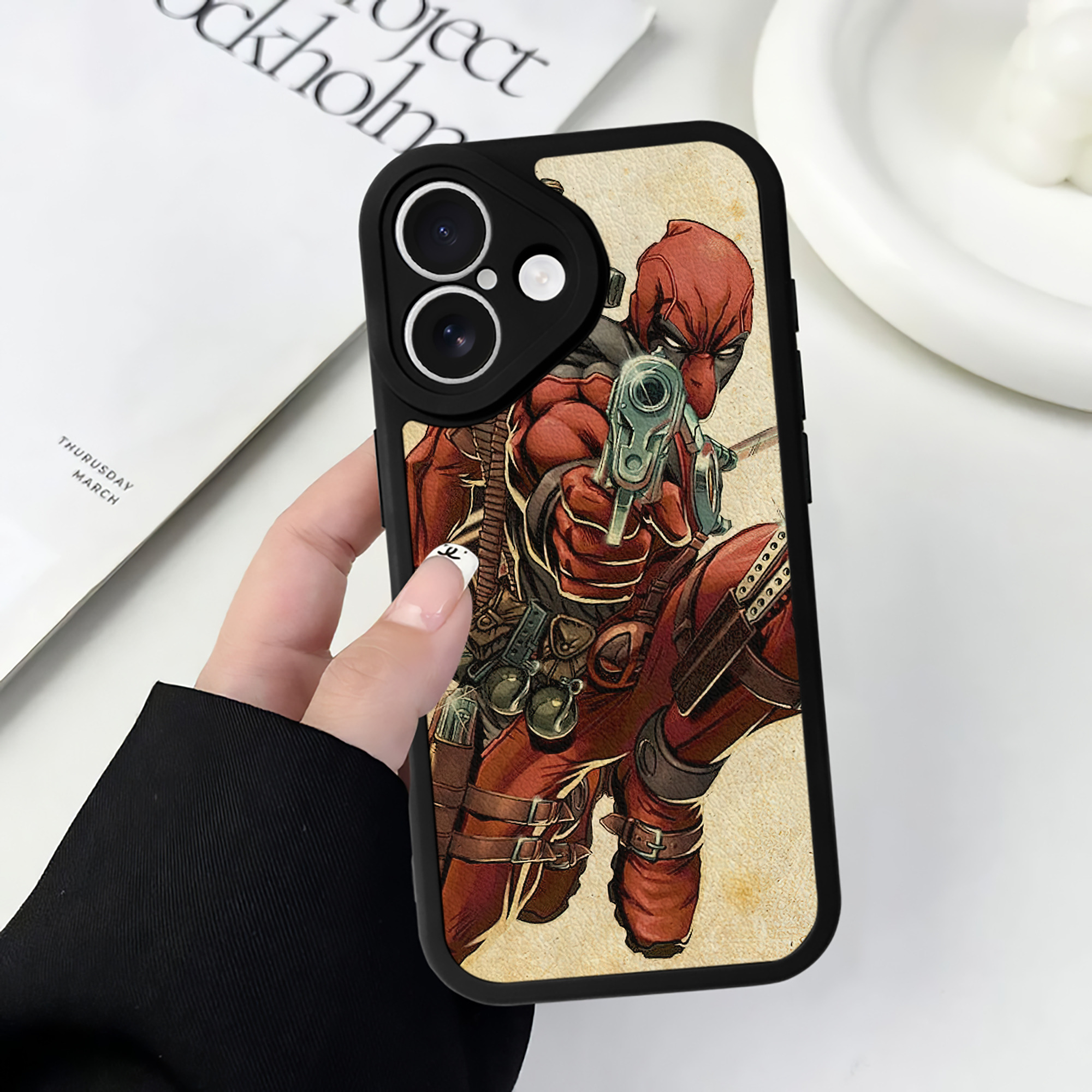 （画像用） Deadpool デッドプール 【iPhone 16シリーズ対応】シリコンスマホケース（レザー調） 材質：シリコン